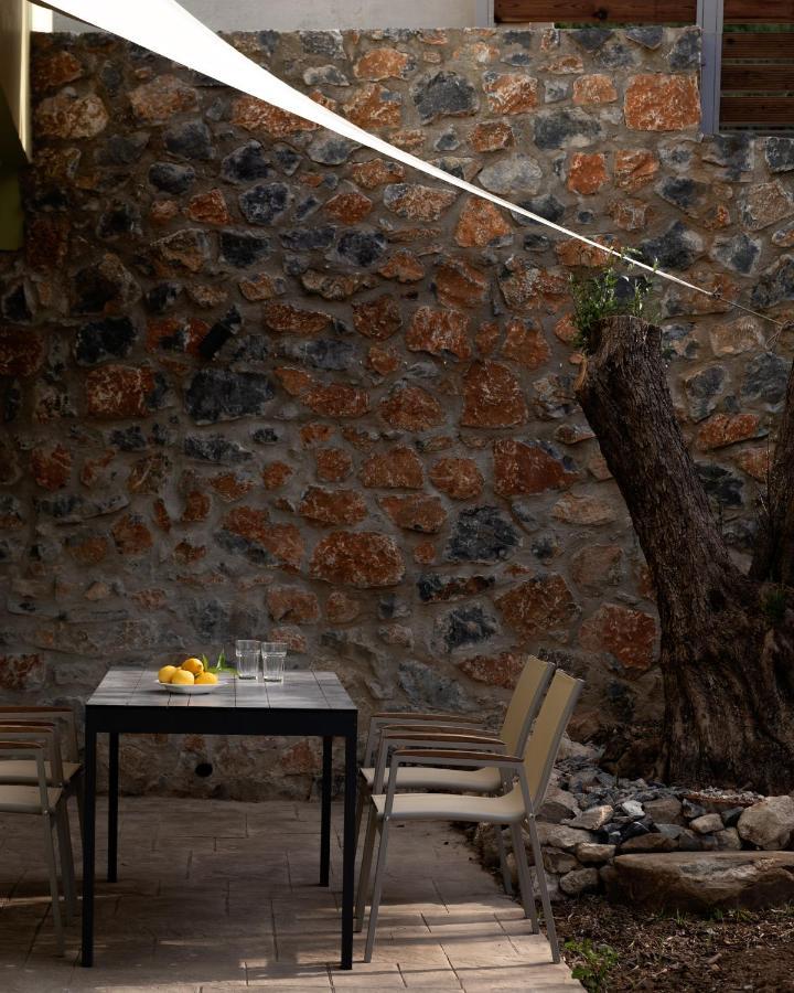 Mela Luxury Maroulas